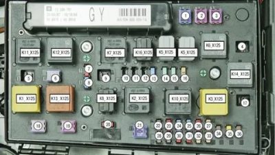 Предохранитель бензонасоса опель астра н где находится?
